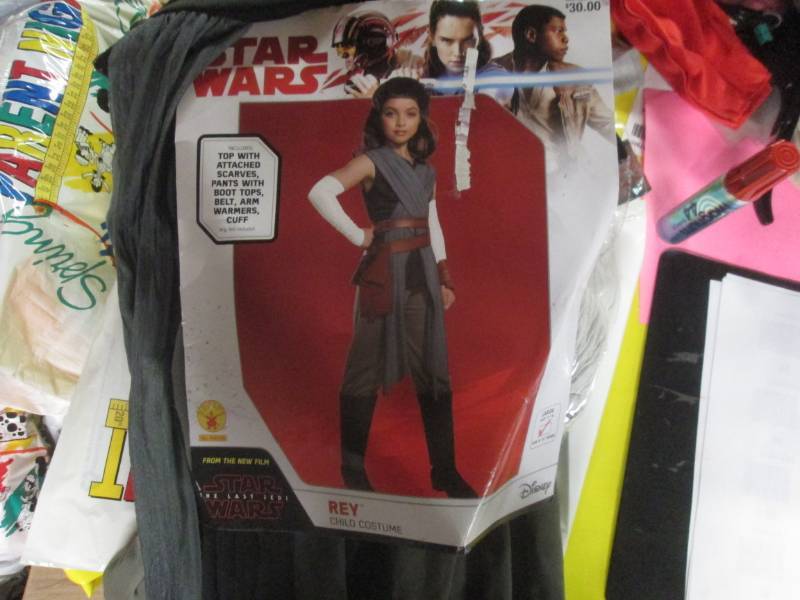 lot 48 image: star wars ray costume...