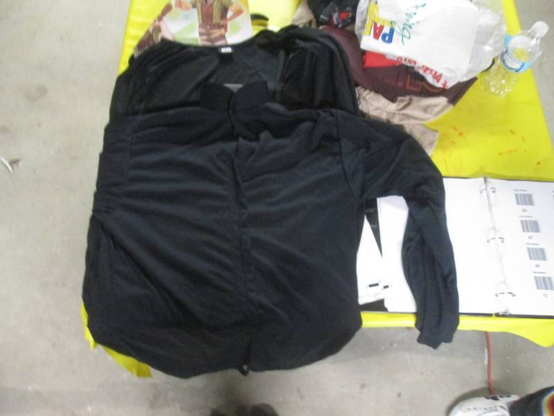 lot 71 image: lot of 2 with chats and 1 cape and ...