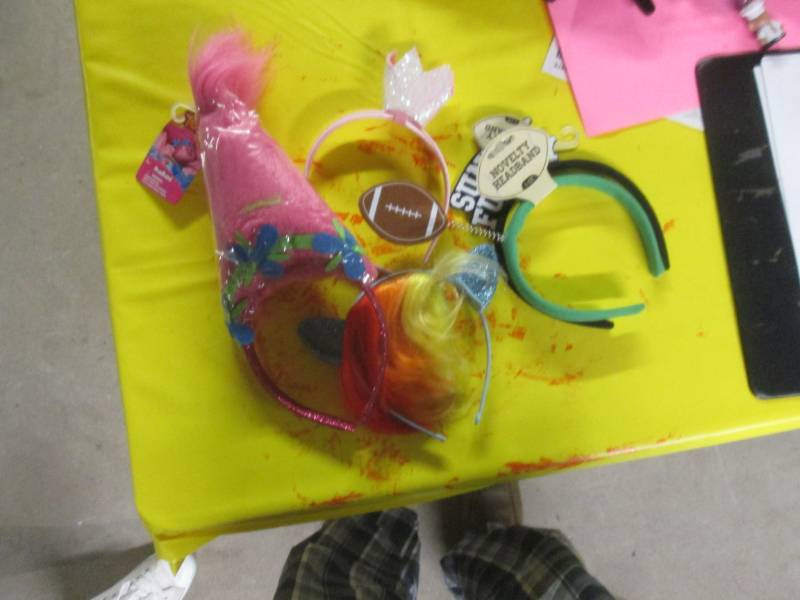 lot 76 image: lot of headbands...
