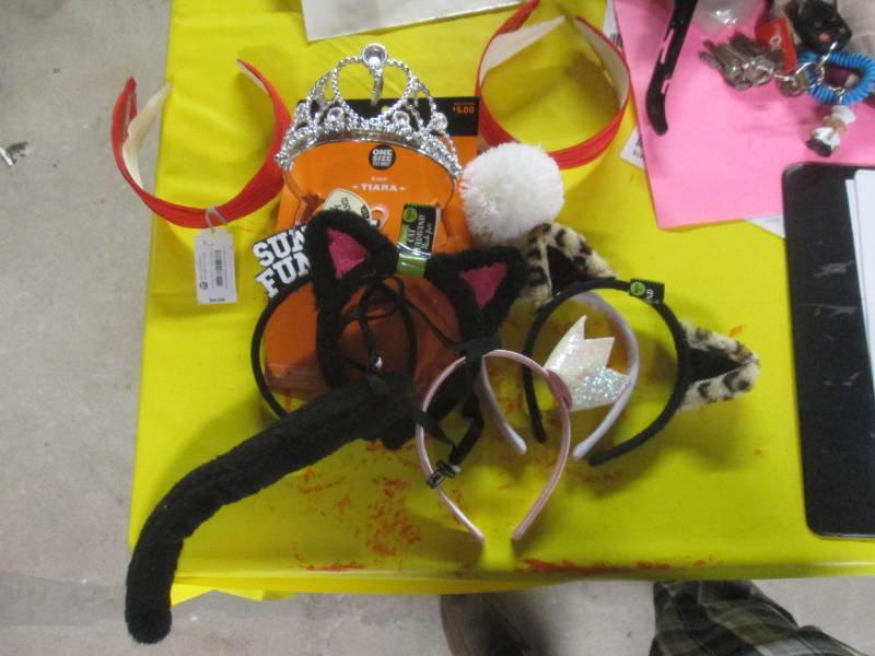 lot 78 image: lot of headband and tail...