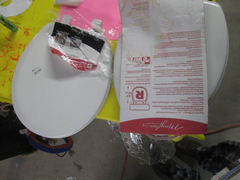 lot 137 image: lot of 2 toilet seats...