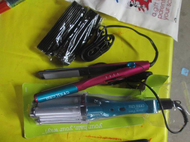 lot 182 image: pair of hair curler and pack of com...