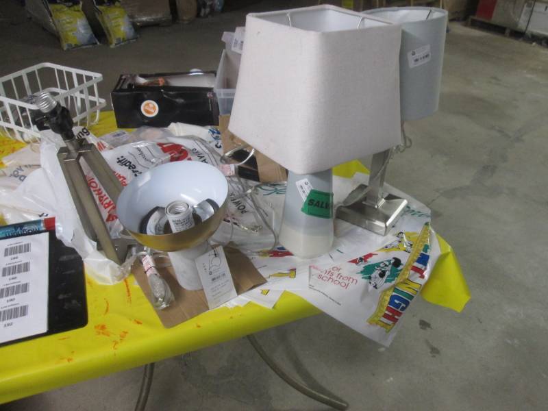 lot 189 image: lot of 4 table lamps 2 without shad...
