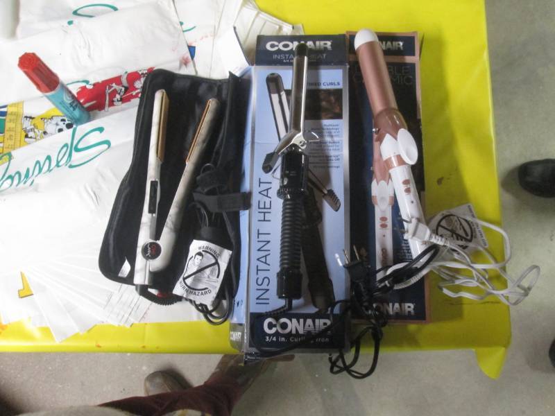 lot 193 image: lot of 2 hair curler and 1 hair str...
