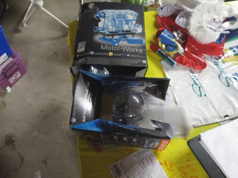 lot 238 image: lot of 2 toys engine and air hogs d...
