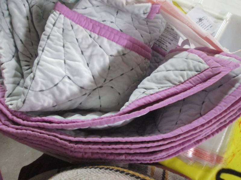lot 240 image: lot of 2 quilts fullqueen...