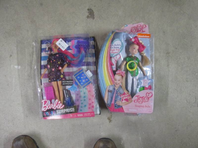 lot 211 image: lot of 2 barbie...