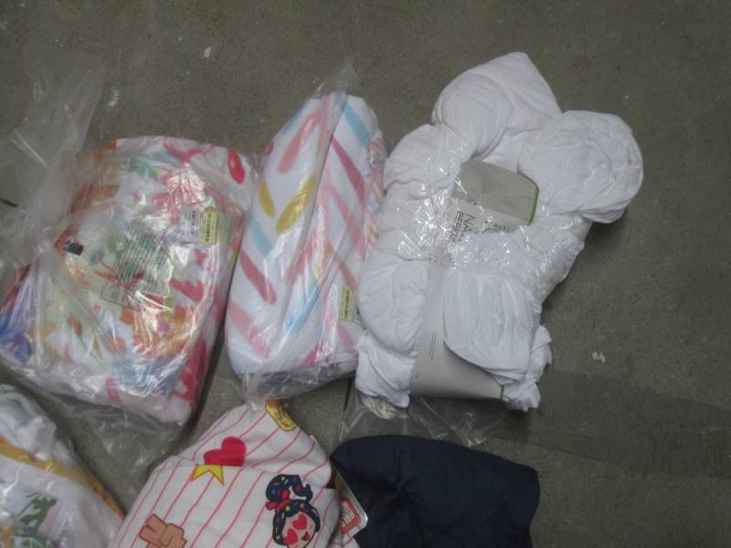 lot 218 image: lot of twin sheet sets...