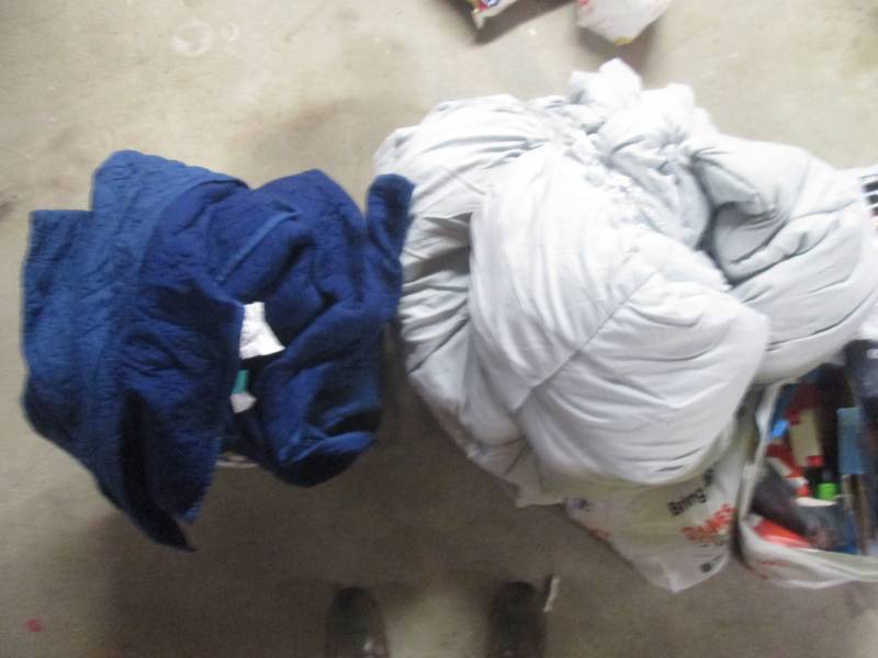 lot 222 image: lot of 2 blankets grey king and blu...