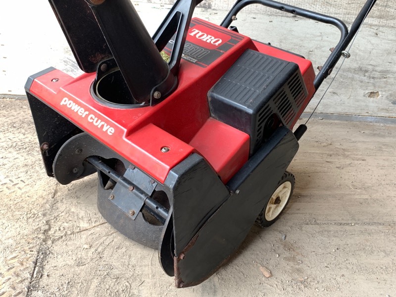 lot 5 image: Toro CCR2500 Snow Blower