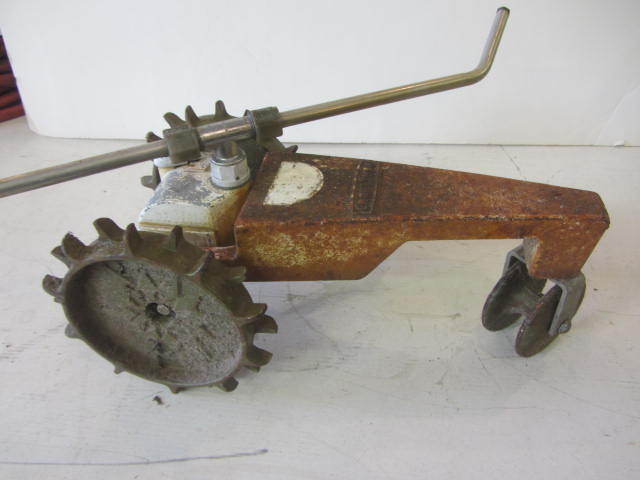 lot 34 image: Tractor Sprinkler