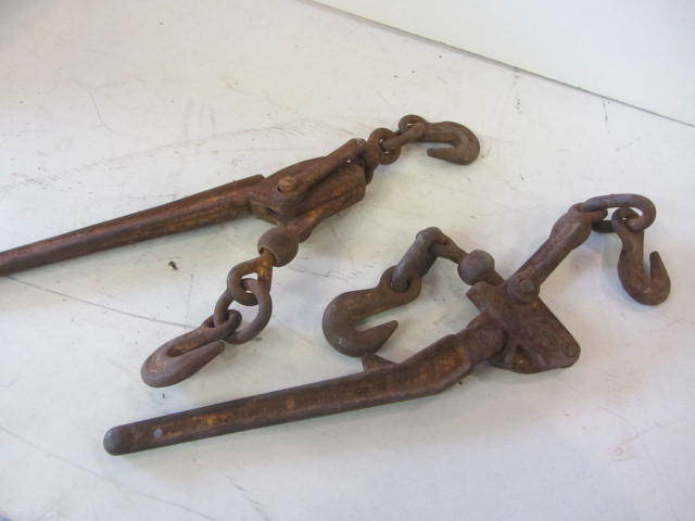 lot 35 image: Load Binds