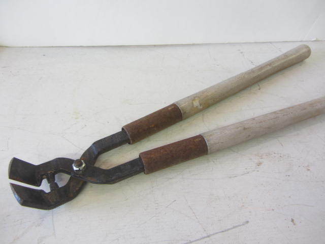 lot 46 image: Hoof Trimmer