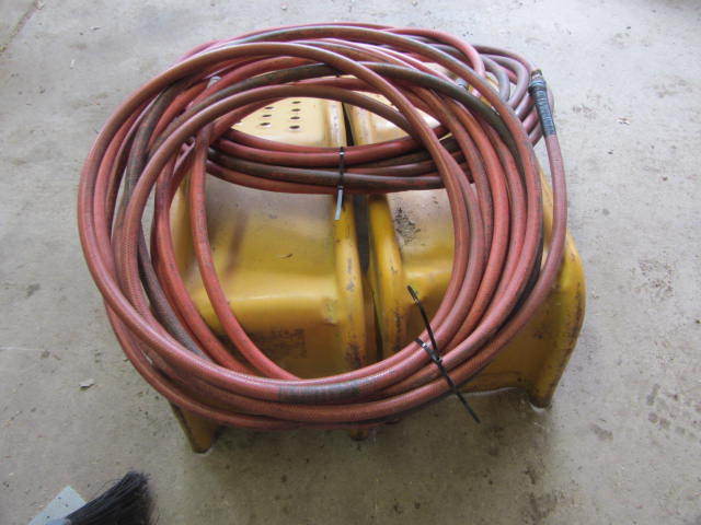 lot 49 image: Car Ramps, Air hose