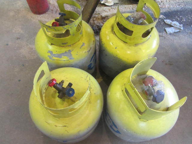 lot 14 image: Tanks