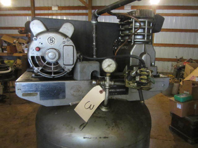 lot 107 image: Air Compressor