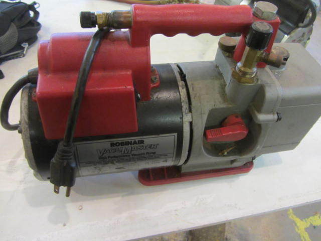 lot 8 image: Vacuum Pump