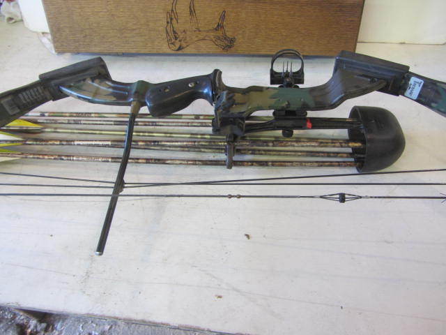 lot 66 image: Compound Bow, Arrows, Rack