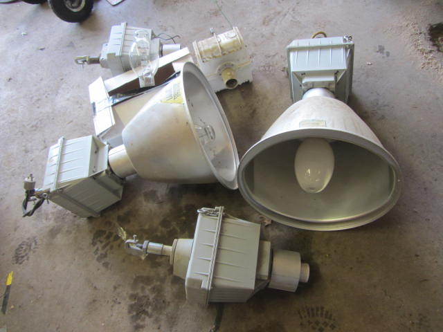 lot 68 image: Light Fixtures