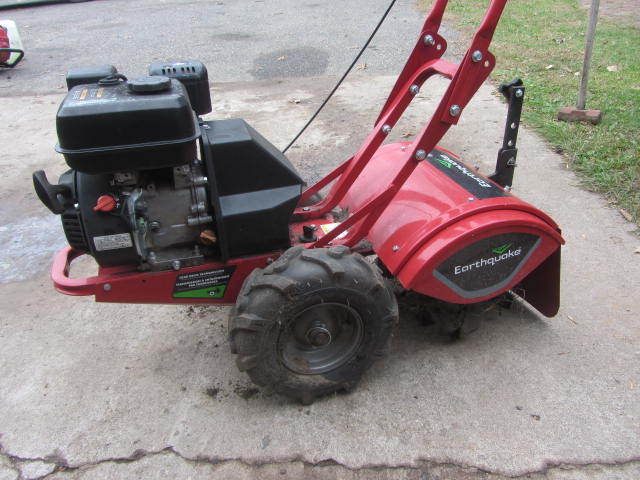 lot 3 image: Earthquake Roto Tiller