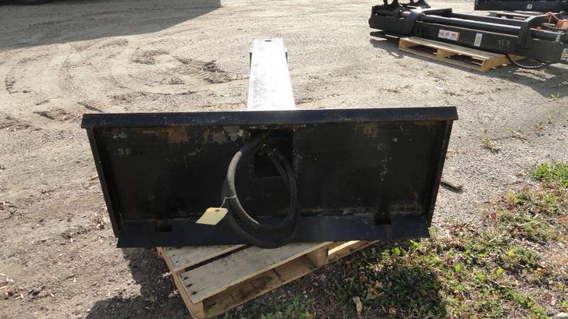 lot 5 image: Log Splitter For Skid Steer