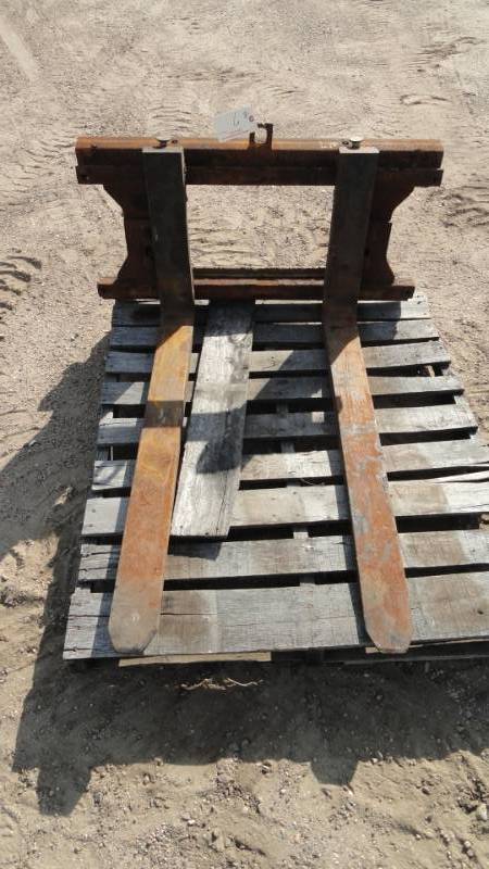 lot 7 image: 42 Forks With Mount Plate