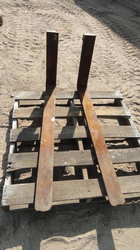 lot 8 image: Pair Of 48 Forks