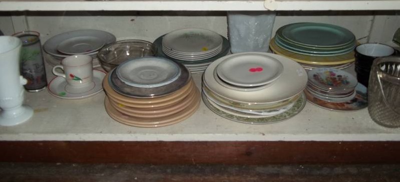 lot 11 image: Assorted Dishware