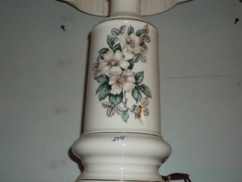 lot 100 image: Lamps