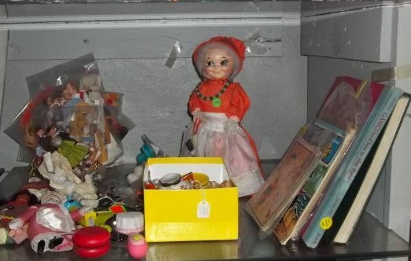lot 54 image: Vintage Toys