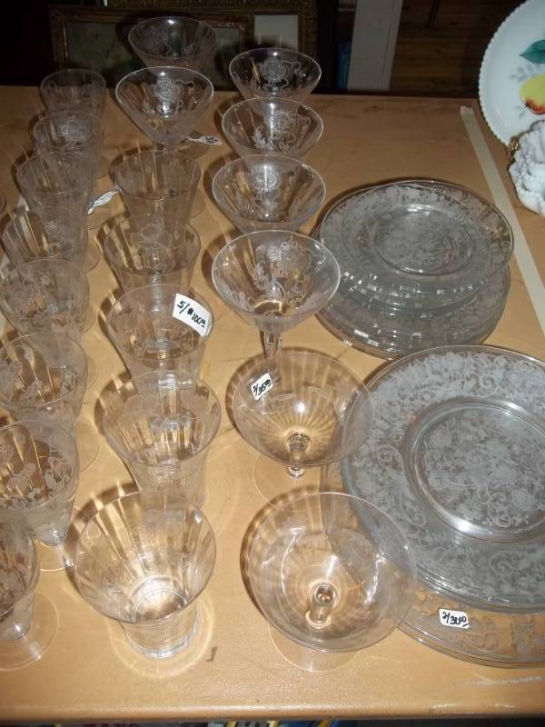 lot 71 image: Assorted Glassware