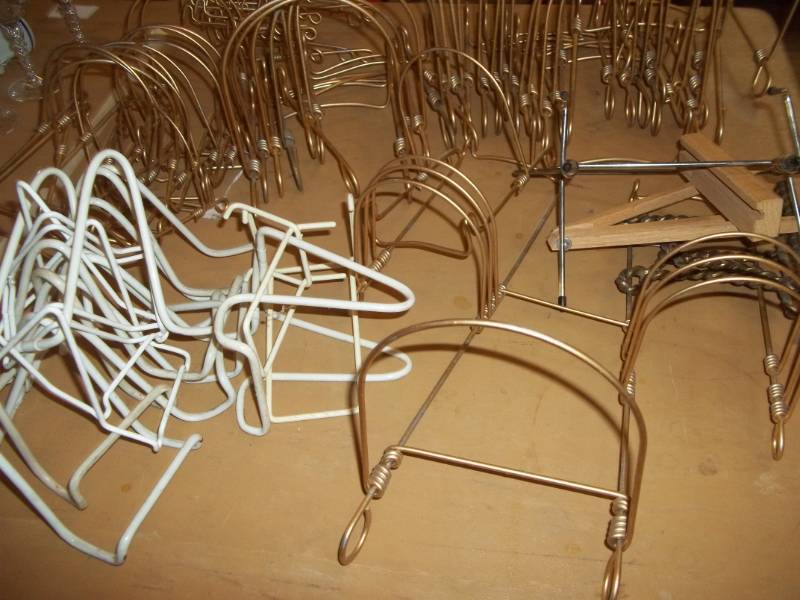 lot 74 image: Plate DisplaysHolders