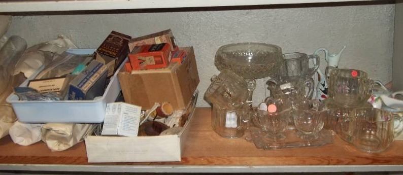 lot 84 image: Glassware and Oil Lamp Parts Nippon