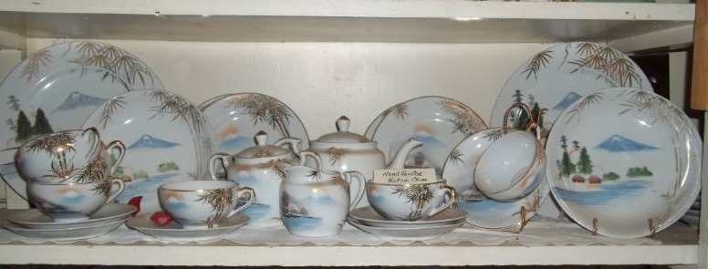 lot 98 image: Kutani China