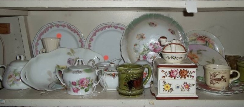 lot 106 image: Mixed China Pieces and More