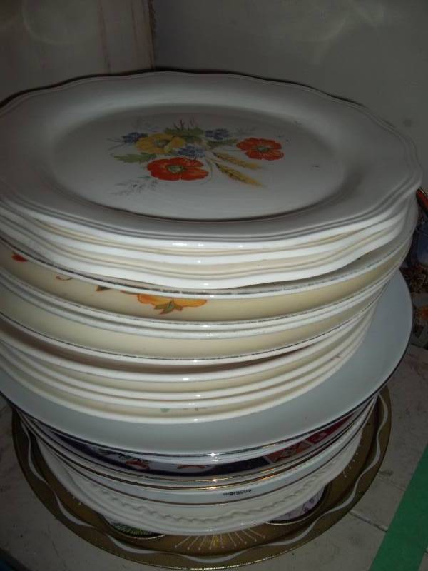 lot 109 image: Assorted Decorative Plates