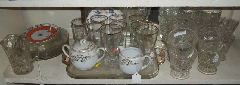 lot 111 image: Assorted Glassware