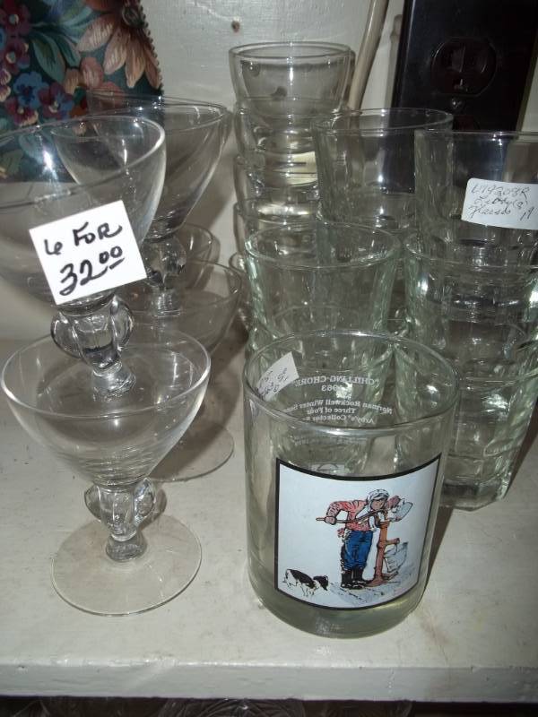 lot 112 image: Assorted Glassware