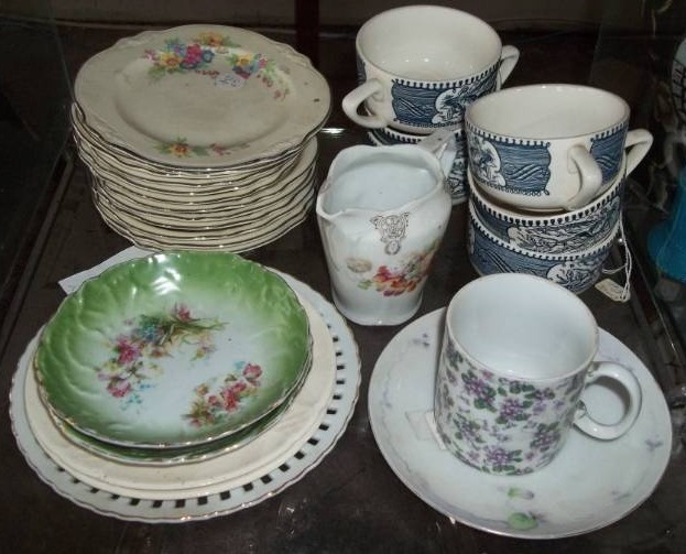 lot 121 image: Assorted Dishware