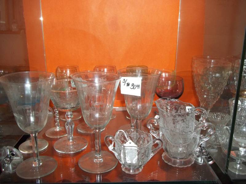 lot 123 image: Glassware