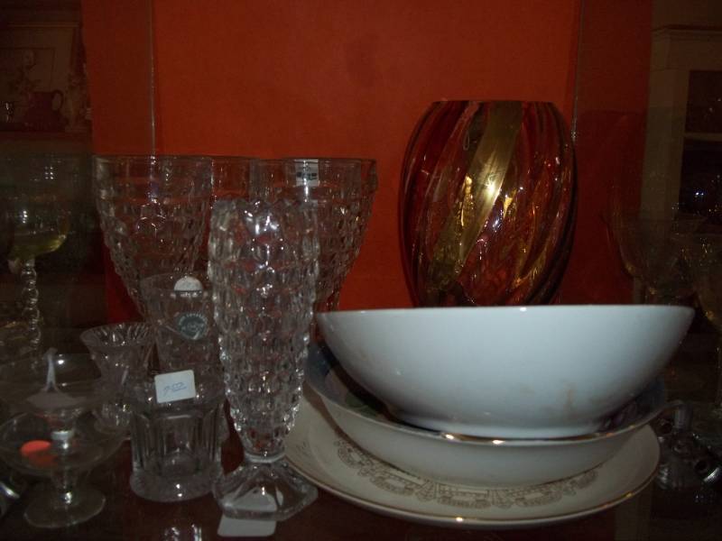 lot 127 image: Decorative Glassware