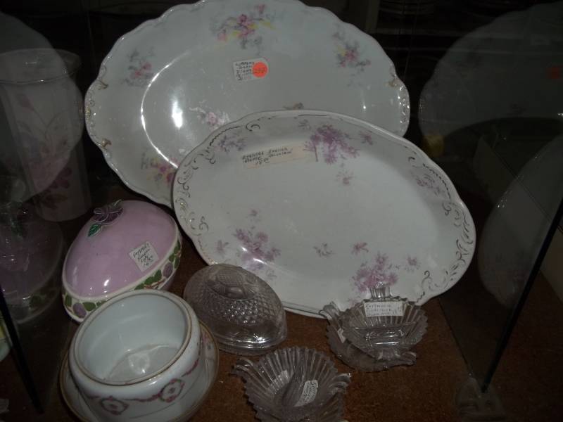 lot 128 image: Decorative Glassware Limoges