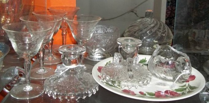 lot 131 image: Decorative Glassware