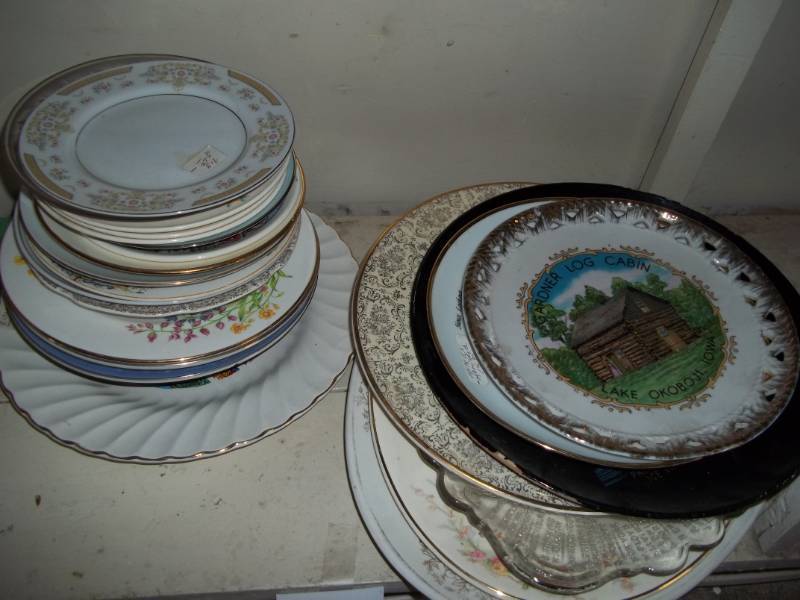 lot 108 image: Assorted Decorative Plates