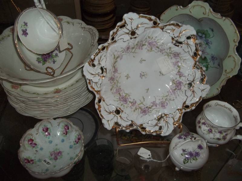 lot 133 image: China Pieces