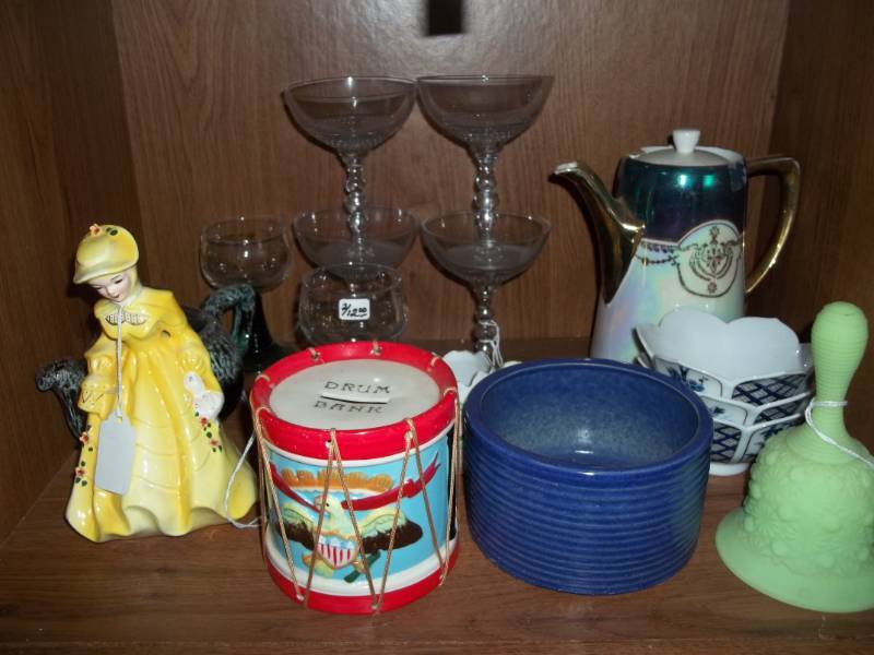 lot 157 image: Home Decor and More Fenton