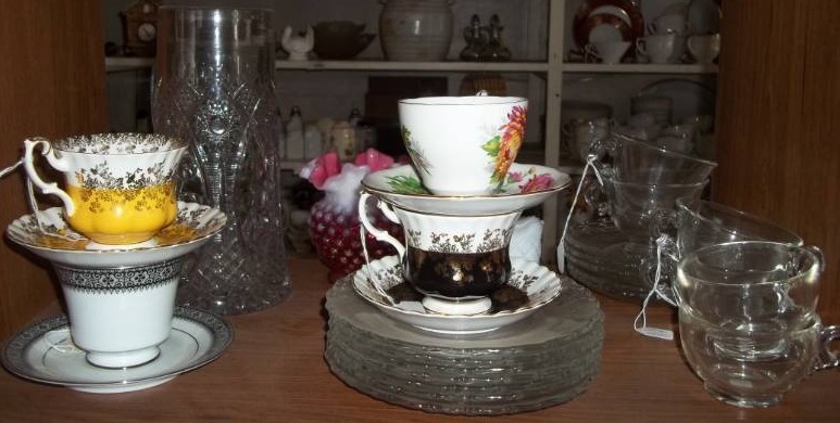 lot 163 image: Assorted Glassware Fenton