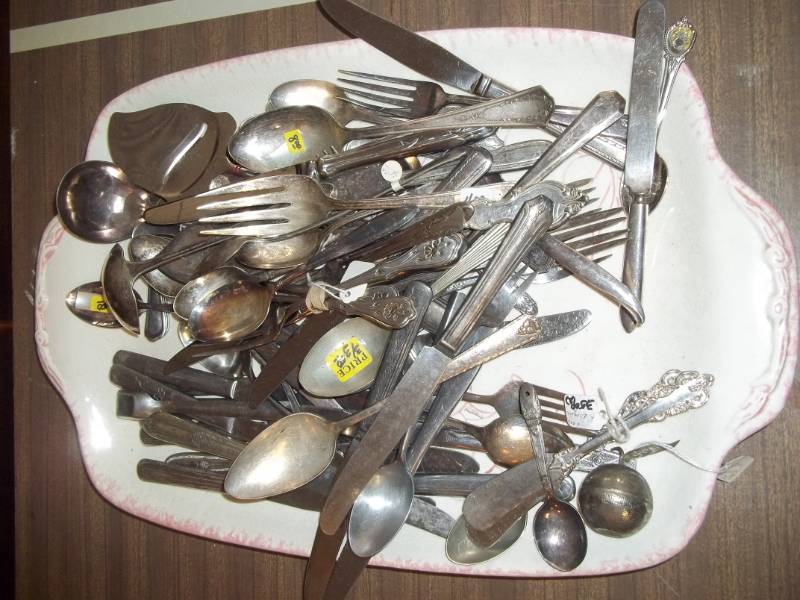 lot 176 image: Assorted Silverware