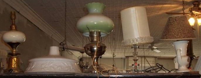 lot 194 image: Lamps