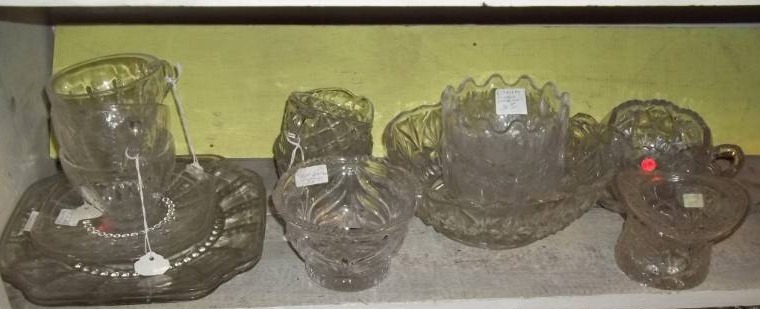 lot 197 image: Assorted Glassware